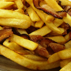 BATATA FRITA,  BACON E CEBOLA