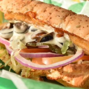 PÃO,  FRANGO DESFIADO 100G,  MAIONESE,  POMAROLA,  ORÉGANO,  QUEIJO,  PRESUNTO,  ALFACE,  TOMATE,  MILHO,  OVO DE CODORNA,  BATATA FRITA OU PALHA